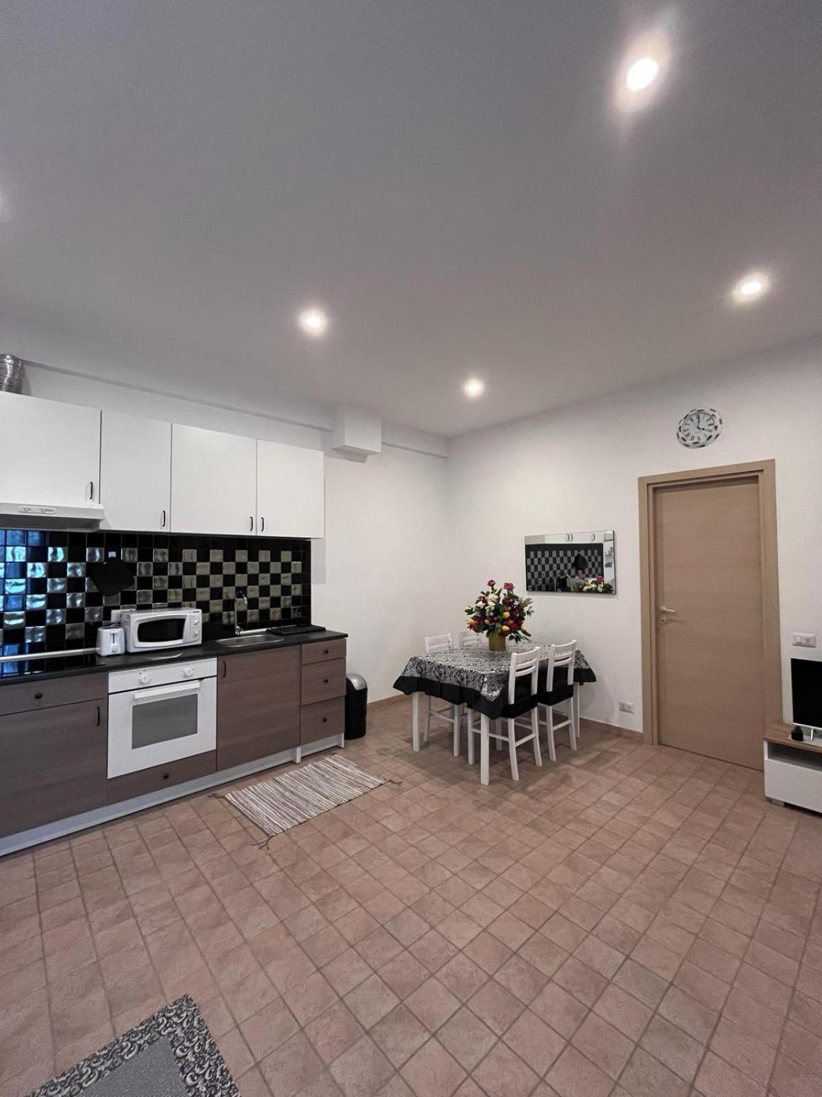 Ale Apartment Roma Esterno foto